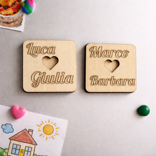 Calamite in legno personalizzate con due nomi, decorazione per frigorifero, prodotto artigianale di MyCustomLab