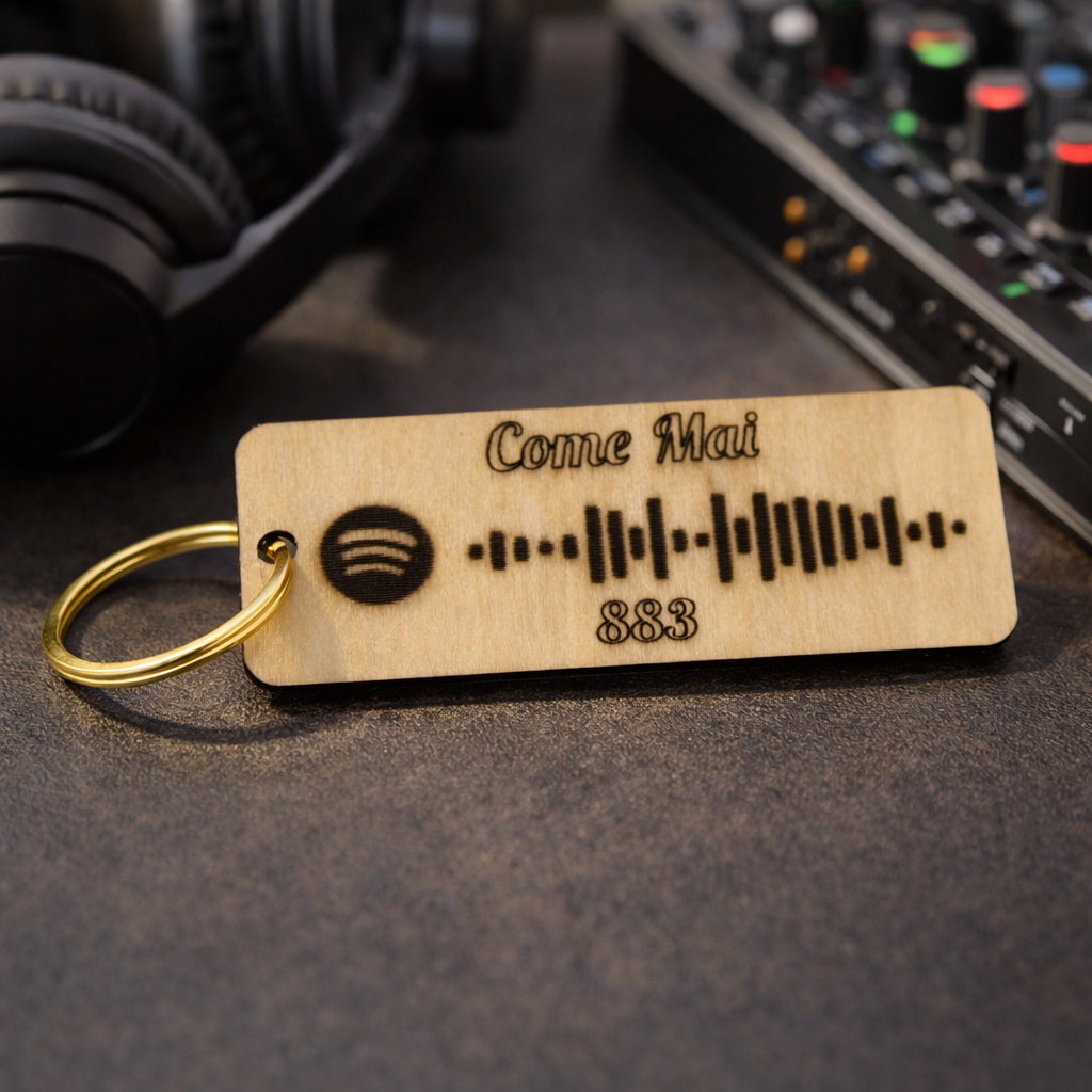 Portachiavi Spotify in legno personalizzato con canzone, realizzato da MyCustomLab, con incisione dettagliata e design elegante