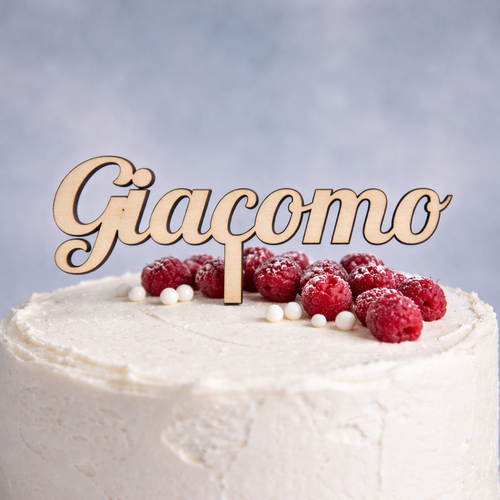 Topper per torta in legno personalizzato con nome inciso, decorazione elegante per feste e occasioni speciali.