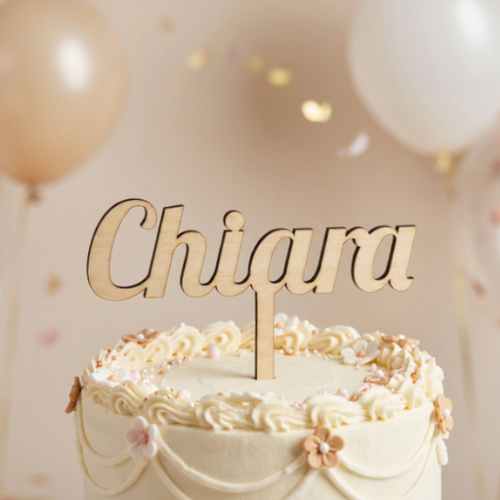 Decorazione in legno personalizzata con nome inciso, perfetta come topper per torta, di MyCustomLab, elegante e originale.